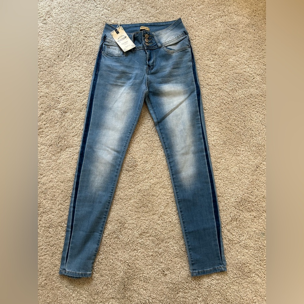 NWT RAW 7 denim jeans with darker blue leg outline size 9 length 37” in seam 28”
